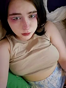 Snapshot of Yammy_Yumi chatting on January 12, 2025, 6:49 am Yammy Yumi online show from January 12, 2025, 6:49 am