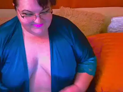 Snapshot of SinlessHeavy chatting on February 26, 2025, 10:53 pm SinlessHeavy online show from February 26, 2025, 10:53 pm