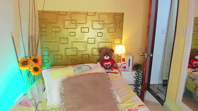 Julia Haye online show from February 5, 2025, 11:02 am