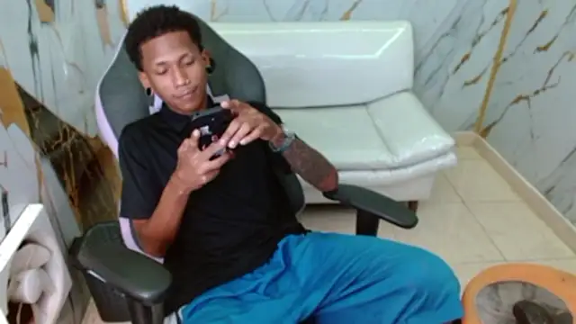 Snapshot of ManSant chatting on April 2, 2026, 4:04 pm ManSant online show from April 2, 2026, 4:04 pm