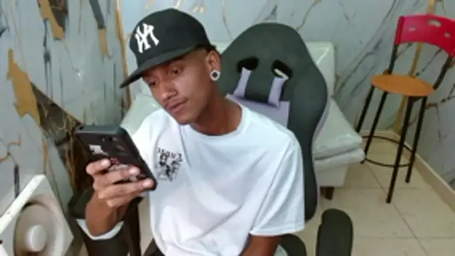 Snapshot of ManSant chatting on April 4, 2026, 2:47 pm ManSant online show from April 4, 2026, 2:47 pm