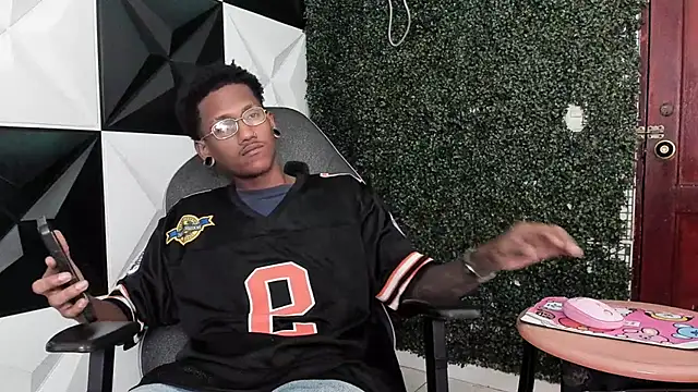 Snapshot of ManSant chatting on April 11, 2026, 4:00 pm ManSant online show from April 11, 2026, 4:00 pm