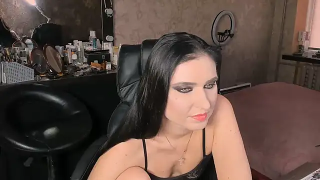 Miss Poison online show from November 5, 2025, 8:58 am