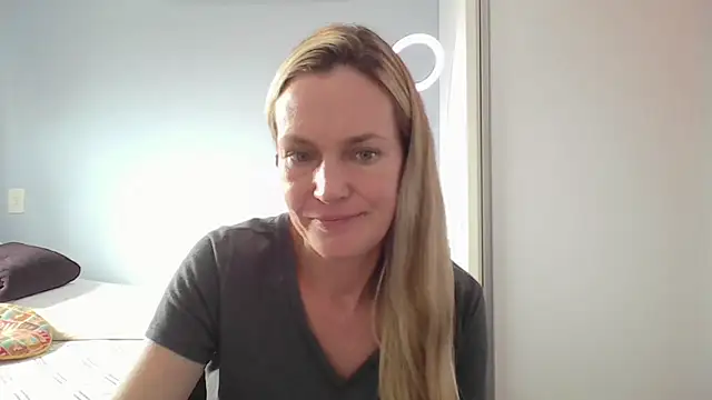 Snapshot of Annylove1 chatting on February 4, 2026, 4:46 pm Annylove1 online show from February 4, 2026, 4:46 pm