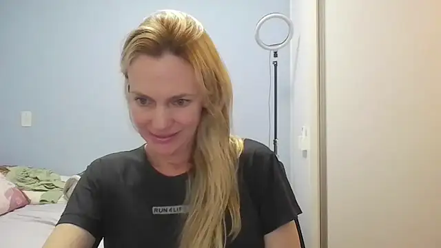 Snapshot of Annylove1 chatting on April 23, 2026, 12:29 pm Annylove1 online show from April 23, 2026, 12:29 pm