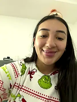 Snapshot of Hannahoff chatting on December 1, 2024, 8:20 pm Hannahoff online show from December 1, 2024, 8:20 pm