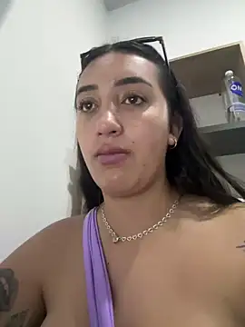 Snapshot of Hannahoff chatting on January 22, 2025, 3:20 am Hannahoff online show from January 22, 2025, 3:20 am