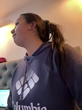 Snapshot of Hannahoff chatting on February 5, 2025, 4:37 am Hannahoff online show from February 5, 2025, 4:37 am