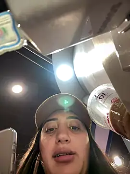 Snapshot of Hannahoff chatting on September 29, 2025, 1:11 am Hannahoff online show from September 29, 2025, 1:11 am