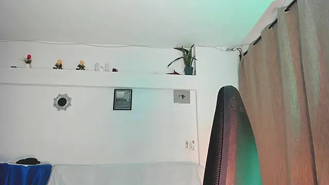 Sinthia Collins online show from April 11, 2026, 2:27 am