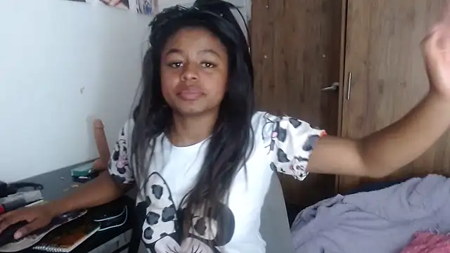 Snapshot of charlott7 chatting on December 16, 2024, 4:27 pm charlott7 online show from December 16, 2024, 4:27 pm