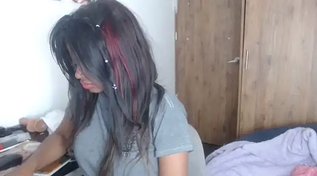 Snapshot of charlott7 chatting on December 17, 2024, 1:50 am charlott7 online show from December 17, 2024, 1:50 am