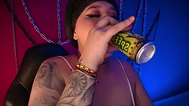 Snapshot of Laura_takint chatting on December 31, 2024, 4:46 pm Laura takint online show from December 31, 2024, 4:46 pm