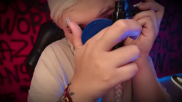 Snapshot of Laura_takint chatting on February 15, 2025, 4:01 pm Laura takint online show from February 15, 2025, 4:01 pm