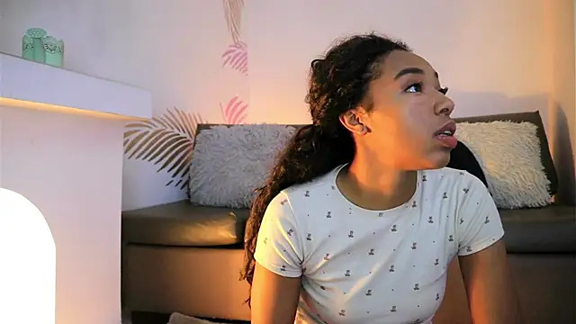 Valeriestyle online show from April 13, 2026, 3:56 am