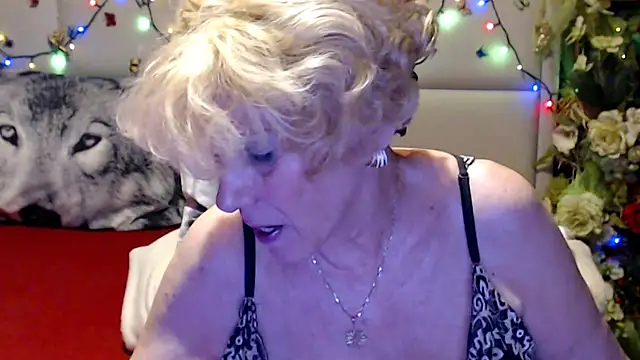 HappyWomanOn online show from May 28, 2026, 7:22 pm