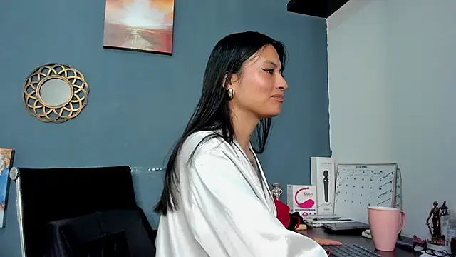 Snapshot of nia__white chatting on December 17, 2024, 5:47 pm nia  white online show from December 17, 2024, 5:47 pm