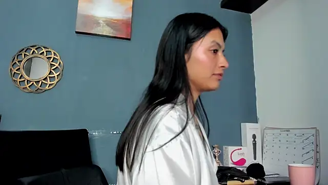 Snapshot of nia__white chatting on December 24, 2024, 6:06 pm nia  white online show from December 24, 2024, 6:06 pm