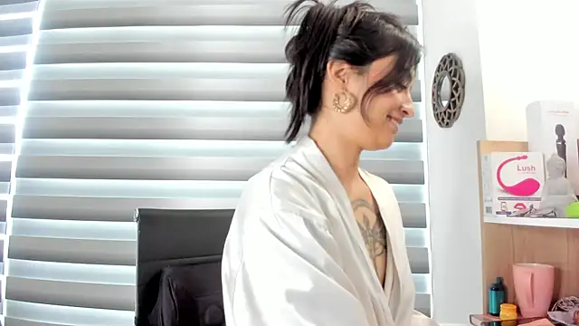 Snapshot of nia__white chatting on March 11, 2025, 5:46 pm nia  white online show from March 11, 2025, 5:46 pm