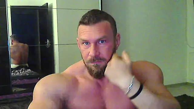 Snapshot of muscularkevin chatting on May 4, 2026, 3:24 am muscularkevin online show from May 4, 2026, 3:24 am