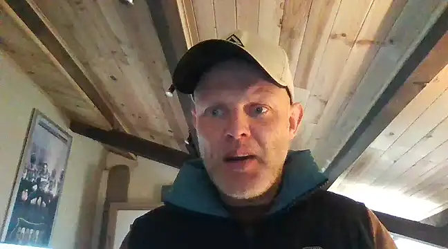 davigochi77bcn online show from February 27, 2025, 8:53 pm