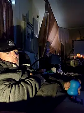 Hotredheadandtoungelasher online show from November 25, 2025, 1:22 pm