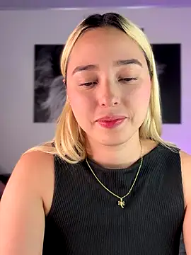 Irisweet  online show from September 12, 2025, 10:32 pm