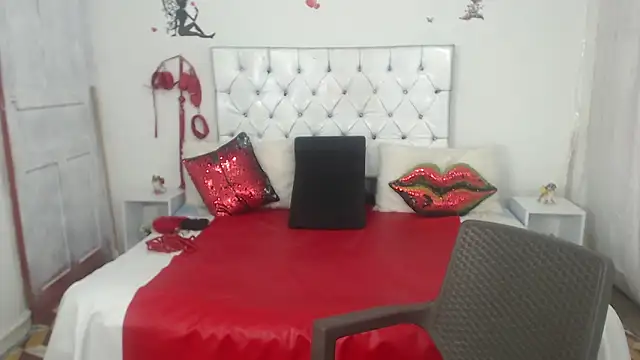 Sweetbigcatt online show from April 12, 2026, 4:50 am