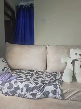 Red butterfly2 online show from April 17, 2026, 12:19 pm