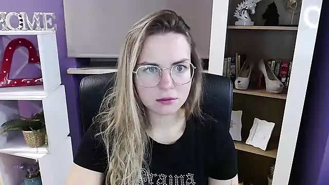 Zoey Erotic online show from October 22, 2025, 4:24 am