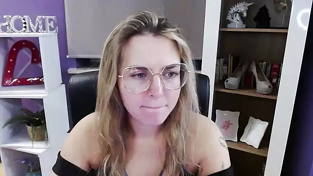 Zoey Erotic online show from November 25, 2025, 5:29 am