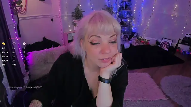 Snapshot of AliceW0lf chatting on October 13, 2025, 9:04 pm AliceW0lf online show from October 13, 2025, 9:04 pm