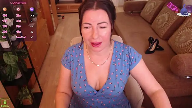 Snapshot of LauraClarck chatting on May 3, 2026, 7:47 am LauraClarck online show from May 3, 2026, 7:47 am