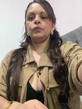 Snapshot of Kataliina chatting on March 9, 2025, 1:46 am Kataliina online show from March 9, 2025, 1:46 am