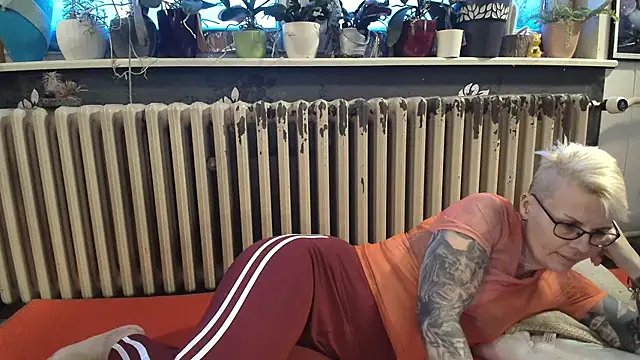 Snapshot of MaryG chatting on January 4, 2025, 3:28 pm MaryG online show from January 4, 2025, 3:28 pm