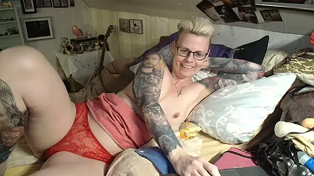 Snapshot of MaryG chatting on February 24, 2025, 5:53 pm MaryG online show from February 24, 2025, 5:53 pm