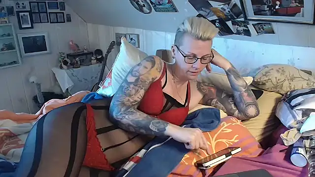 Snapshot of MaryG chatting on March 3, 2025, 2:04 pm MaryG online show from March 3, 2025, 2:04 pm