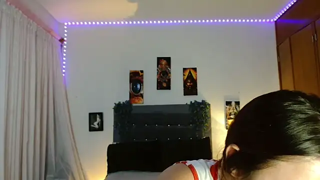 3littleschoolteens online show from November 18, 2025, 5:45 am