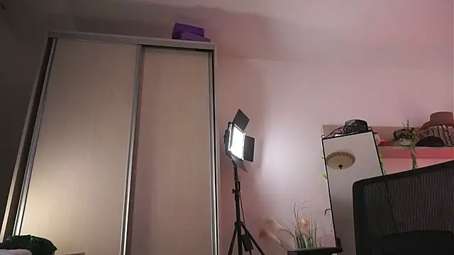 Amaliamour online show from February 18, 2025, 3:21 am