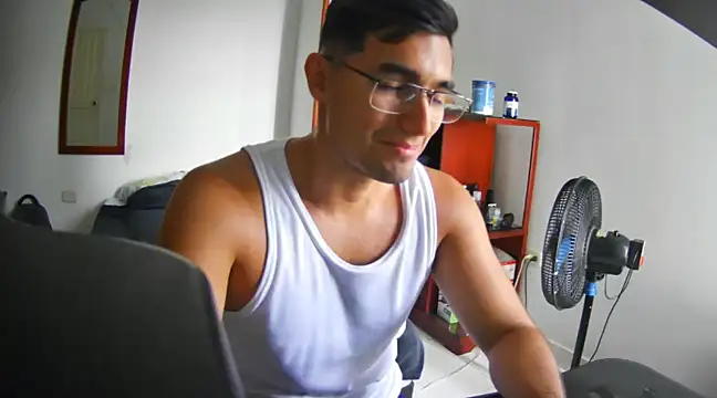 Snapshot of lechero226 chatting on December 19, 2024, 7:29 pm lechero226 online show from December 19, 2024, 7:29 pm