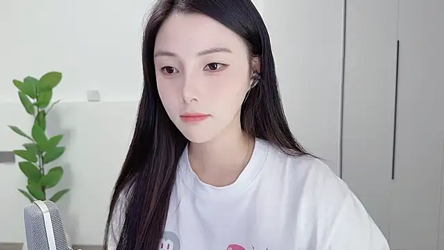 HaagenDazs  online show from October 7, 2025, 12:57 pm