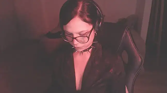 Snapshot of modjo_ chatting on December 15, 2024, 7:46 am modjo online show from December 15, 2024, 7:46 am