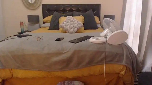 Creamyass22 online show from December 27, 2024, 2:12 pm