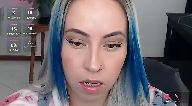 charlottezoe15 online show from March 11, 2025, 6:41 pm