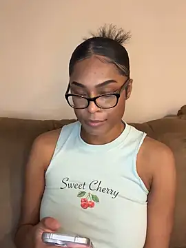 CandyLuxxxx online show from December 10, 2024, 8:05 pm