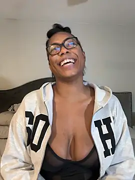 CandyLuxxxx online show from March 9, 2025, 3:01 am