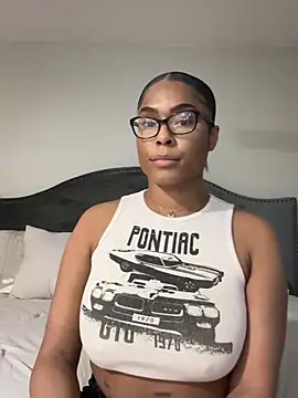 CandyLuxxxx online show from March 19, 2025, 6:57 am