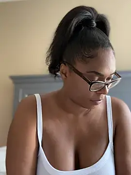 Snapshot of CandyLuxxxx chatting on July 5, 2026, 12:39 am CandyLuxxxx online show from July 5, 2026, 12:39 am