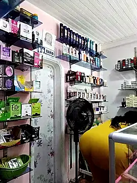 keilymadam online show from December 4, 2025, 1:53 pm