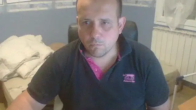 manubm03 online show from October 28, 2025, 12:52 pm